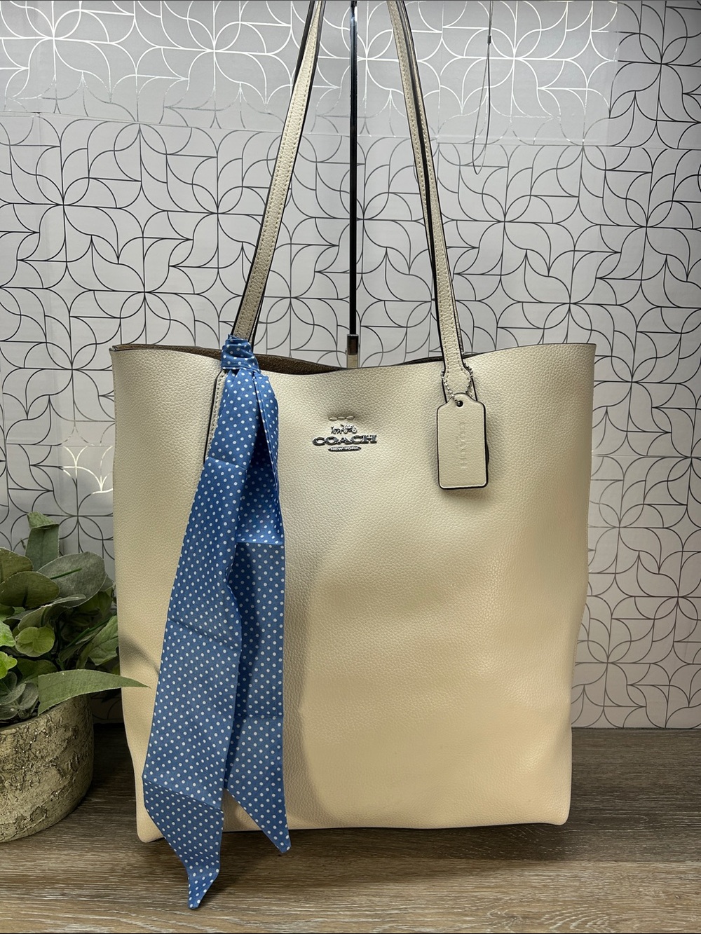 0636 Coach Leather Tote Bag in Cream 269130636 - Picture 1 of 14